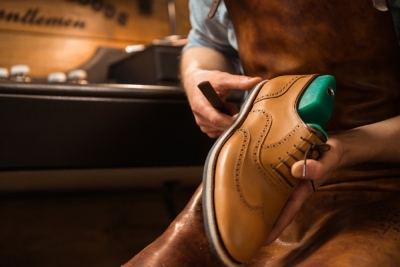 Especialista en Confección de Zapatos, Carteras y Bolsos de Cuero + IA (Premium con Doble Certificación)