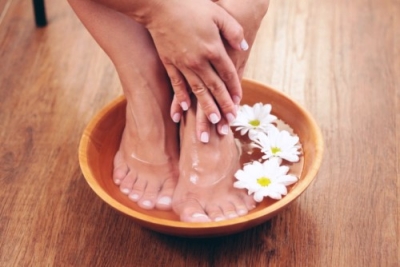 Manicura y Belleza de Pies + IA (Premium con Doble Certificación)